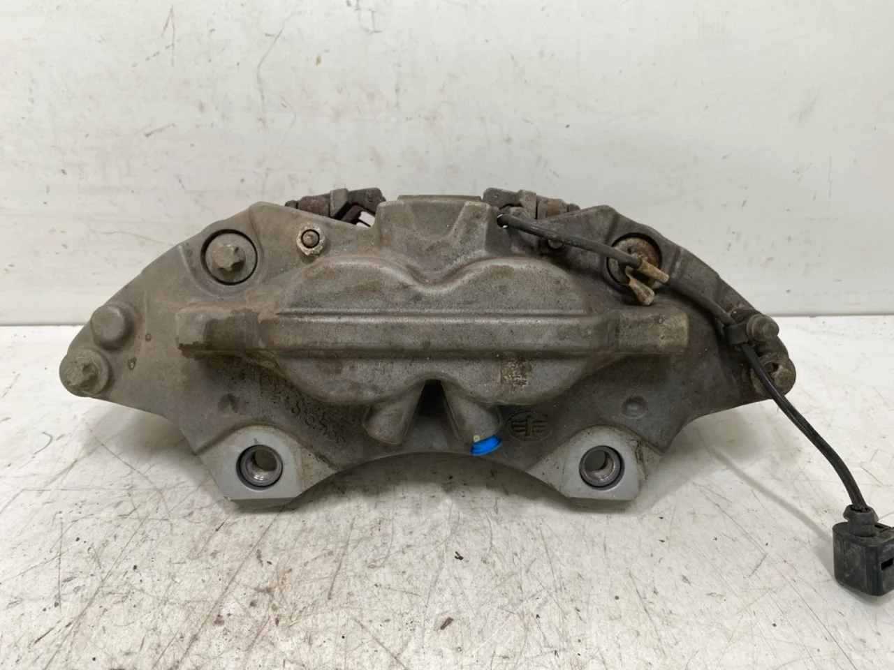 Hongqi E-HS9 2022- Front left brake caliper view 2
