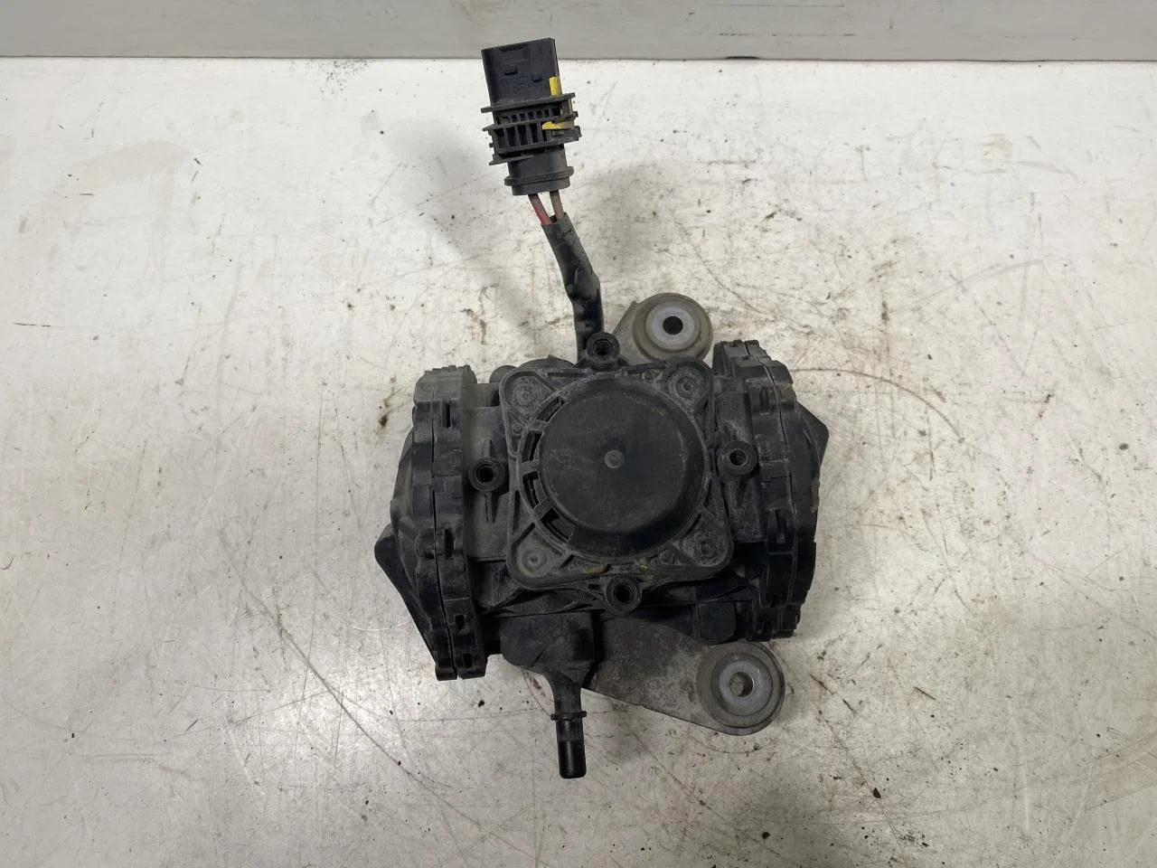 Mercedes B 180-200 W246/W242 2012-19 Vacuum pump view 3