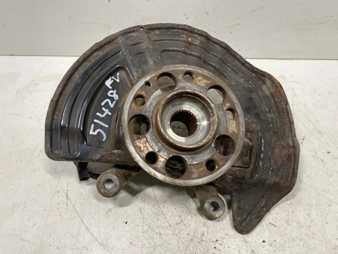Mercedes B 180-200 W246/W242 2012-19 Stub axle carrier, left front