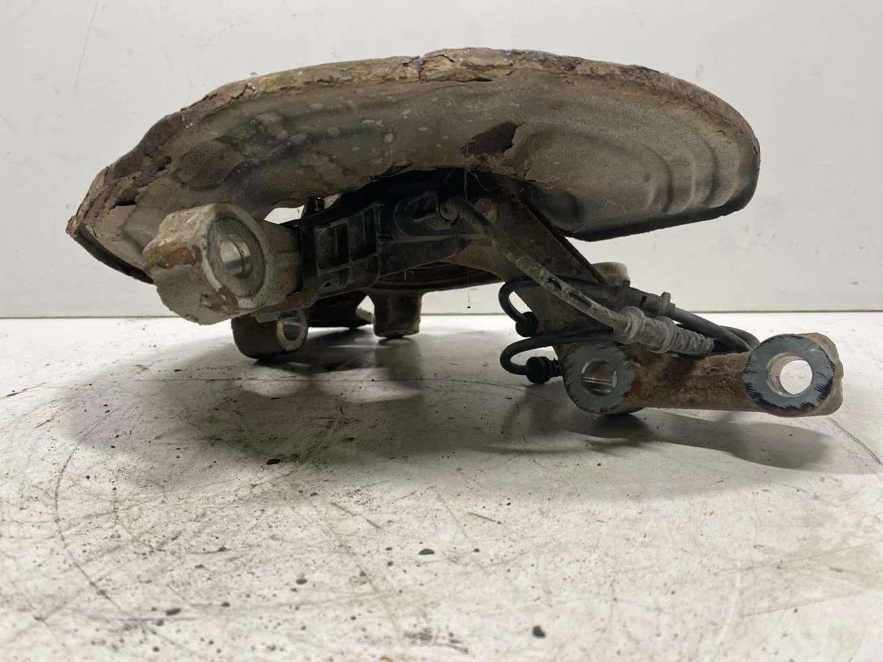Mercedes B 180-200 W246/W242 2012-19 Stub axle carrier, left front view 2