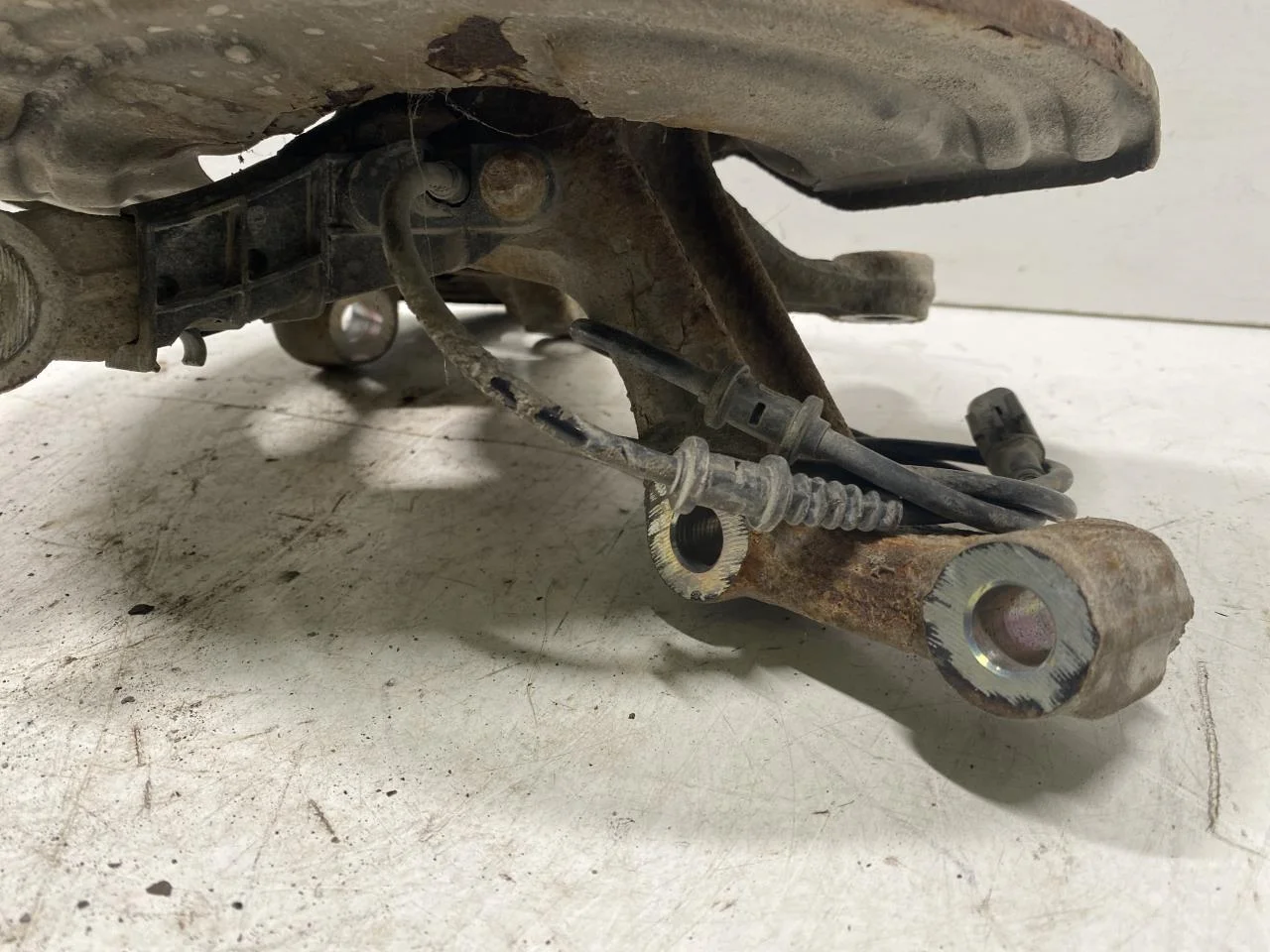 Mercedes B 180-200 W246/W242 2012-19 Stub axle carrier, left front view 3