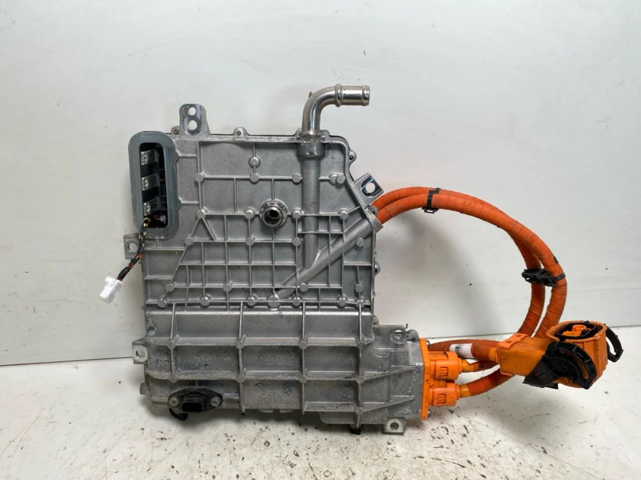 Hongqi E-HS9 2022- Inverter, 12-220V view 3