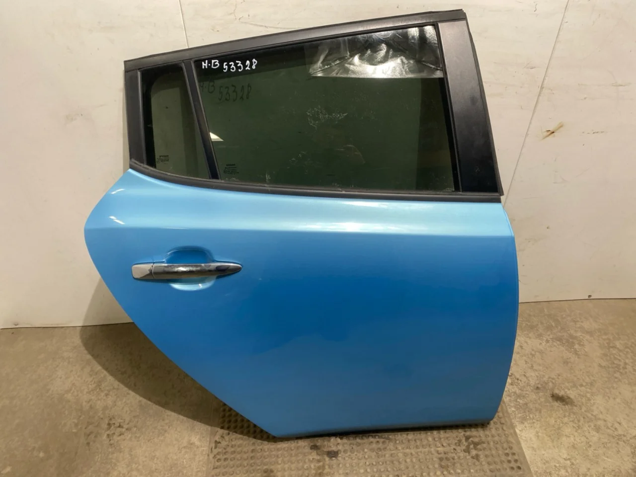 Nissan LEAF 2011-17 Door, 4-door, rear right