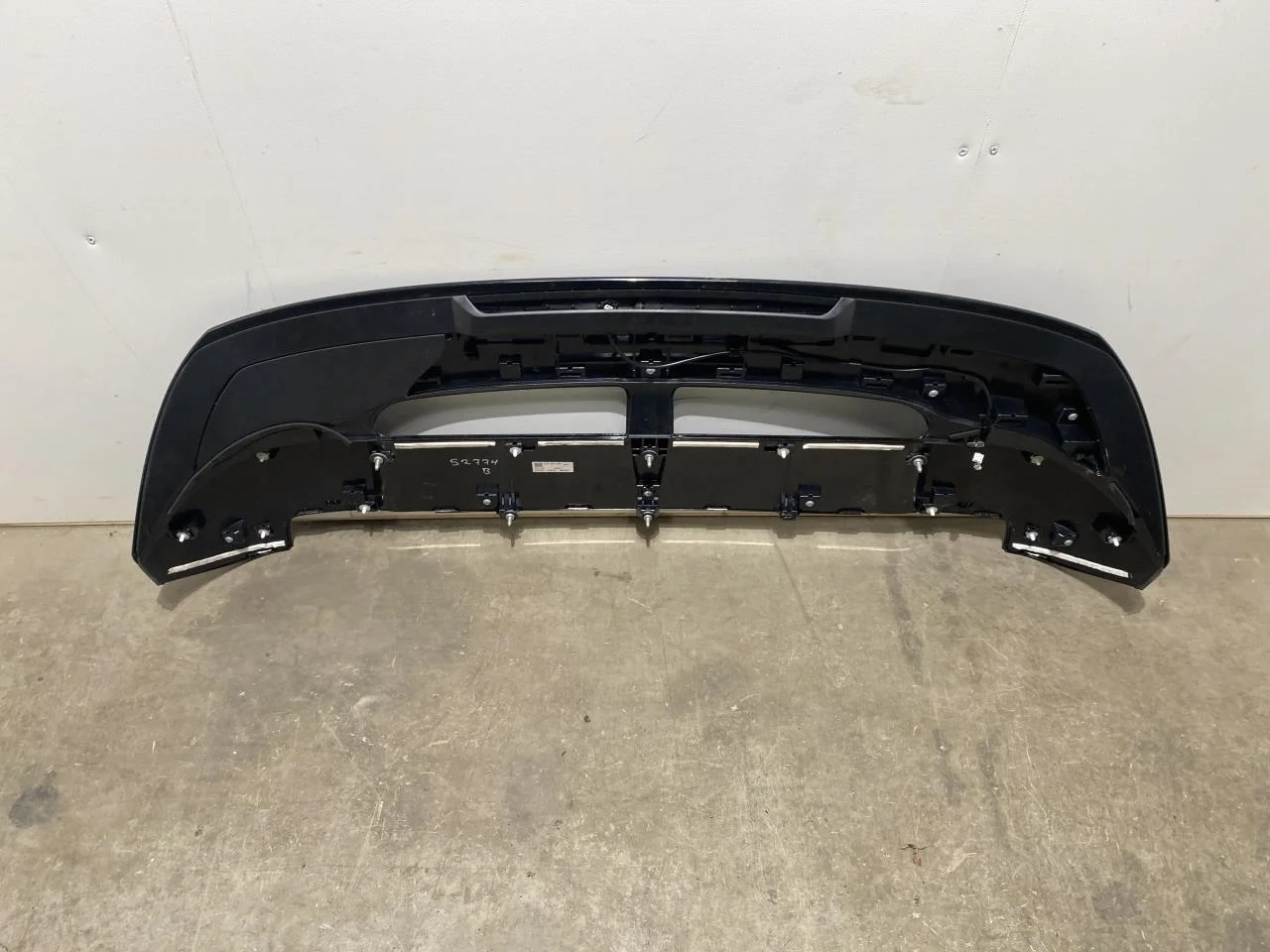 Nissan ARIYA 2021- Spoiler, tailgate view 3