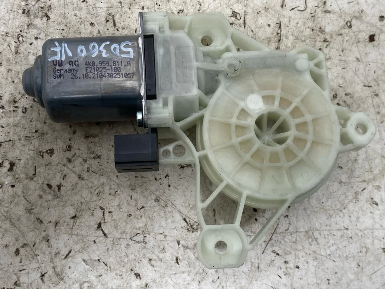 Audi Q4 E-TRON FZ 2021- Window regulator motor view 2