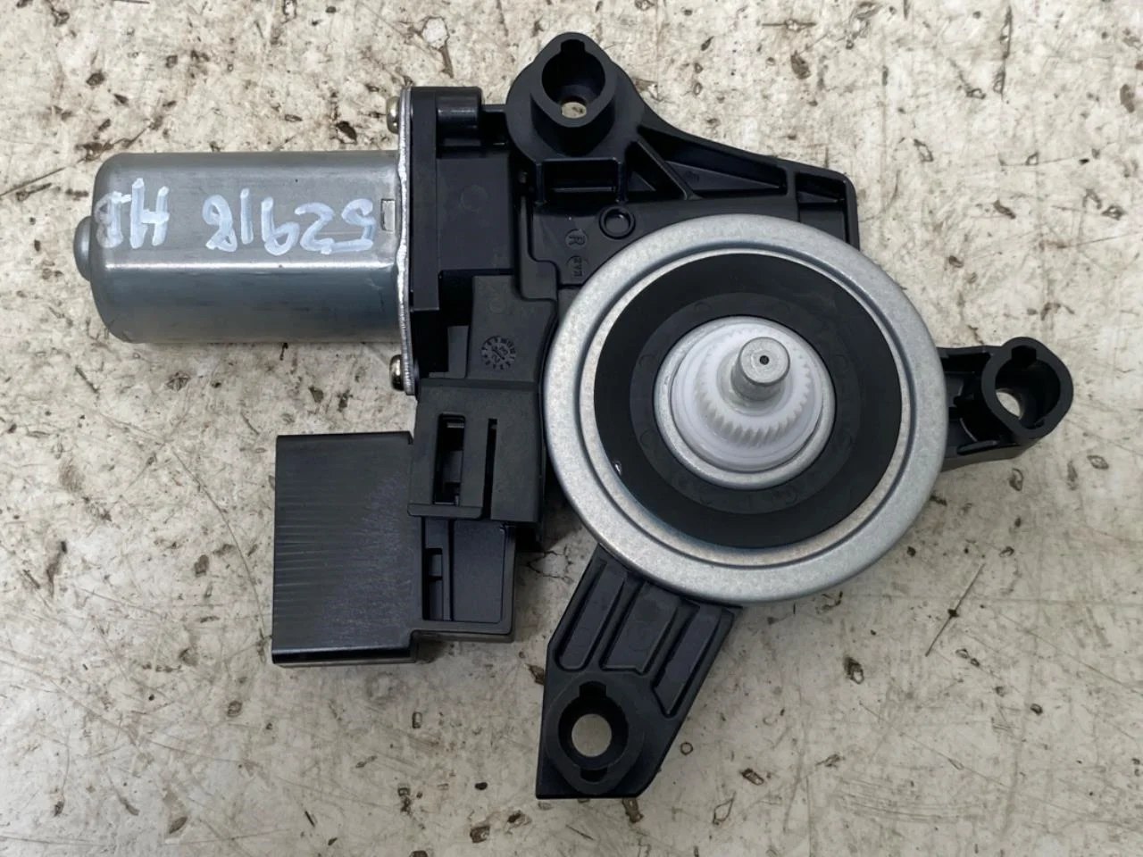 Ablakemelő motor