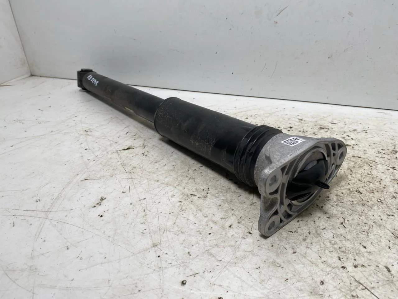 Shock absorber, rear