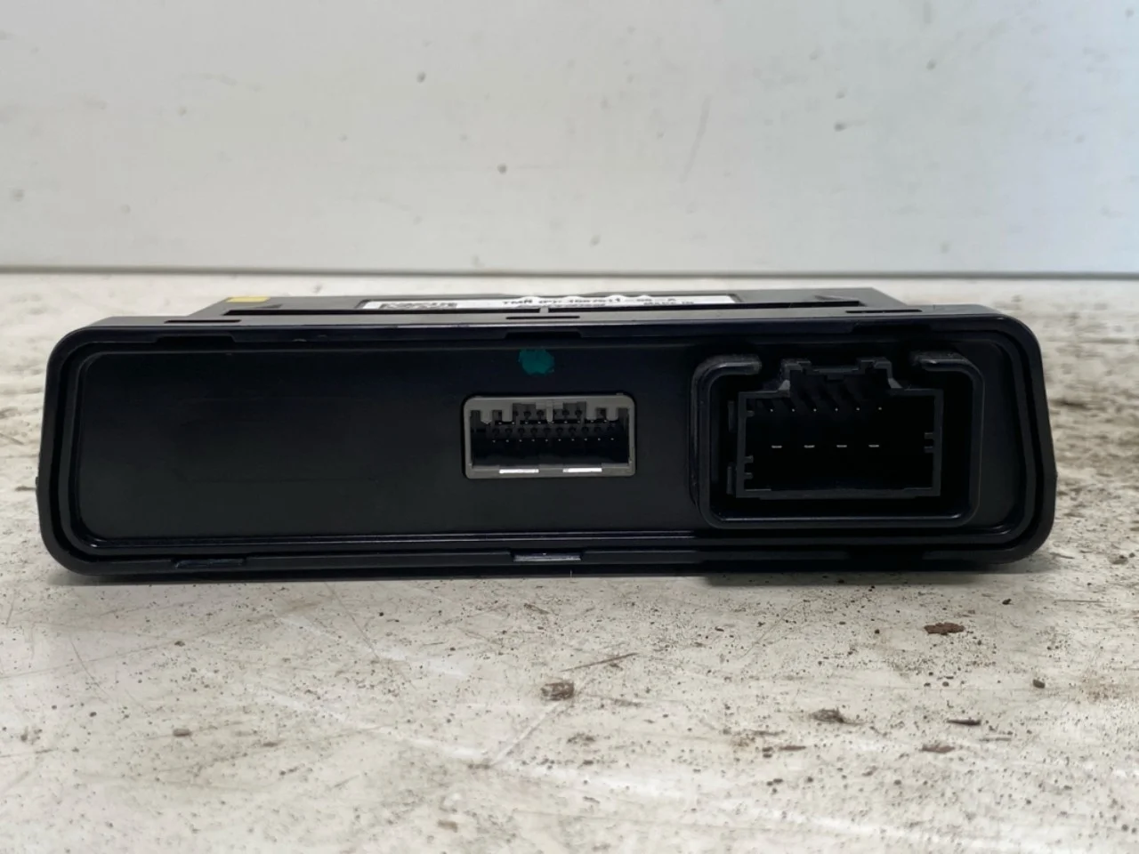 Tesla MODEL S 2013- Control unit, tailgate view 2