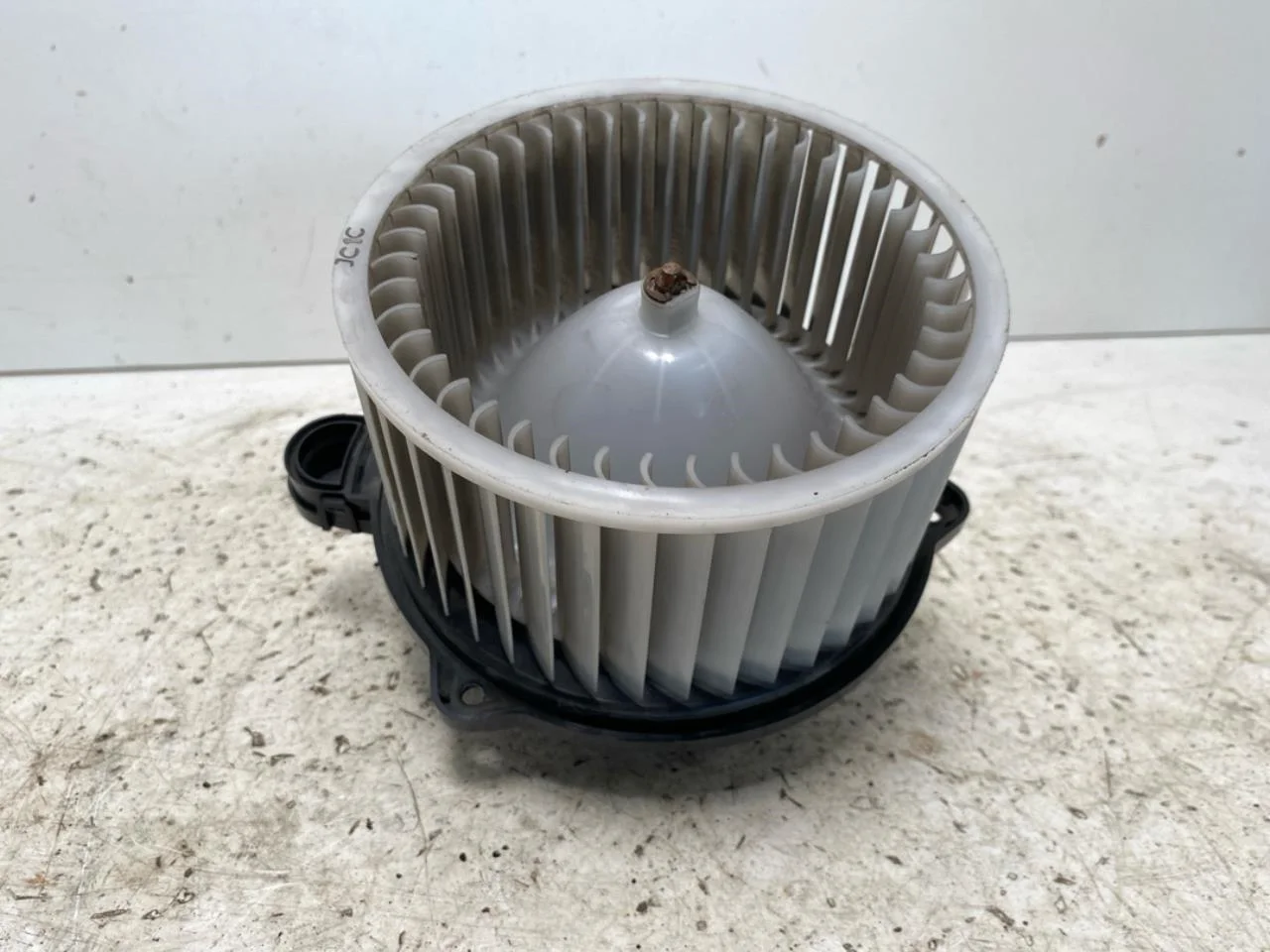 Tesla MODEL S 2013- Heater blower motor view 2