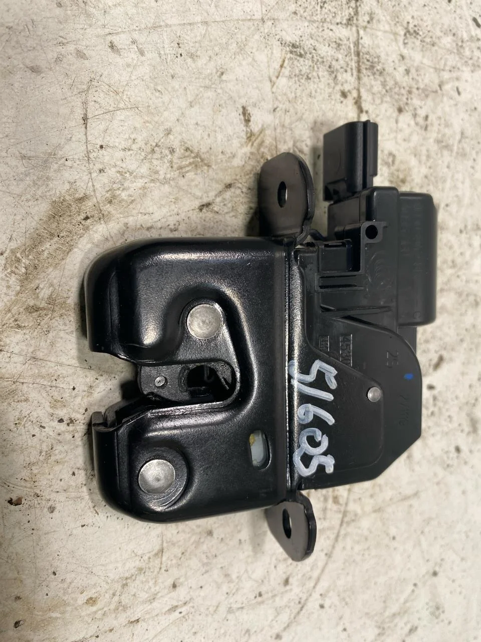 Renault ZOE/E- TECH 2013--> Tailgate lock