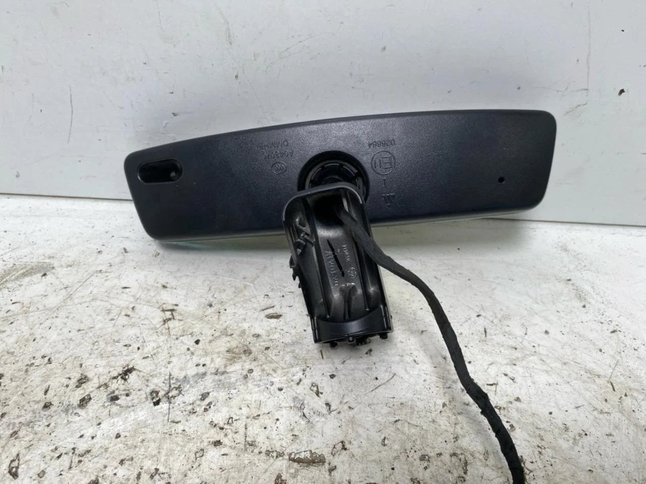 Tesla MODEL S 2013- Interior rear-view mirror view 2