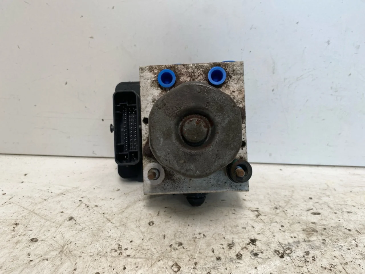 Tesla MODEL S 2013- ABS hydraulic unit