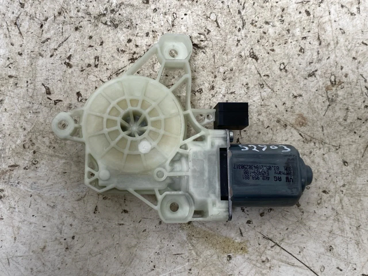 Volkswagen ID.4 2021- Window regulator motor view 2