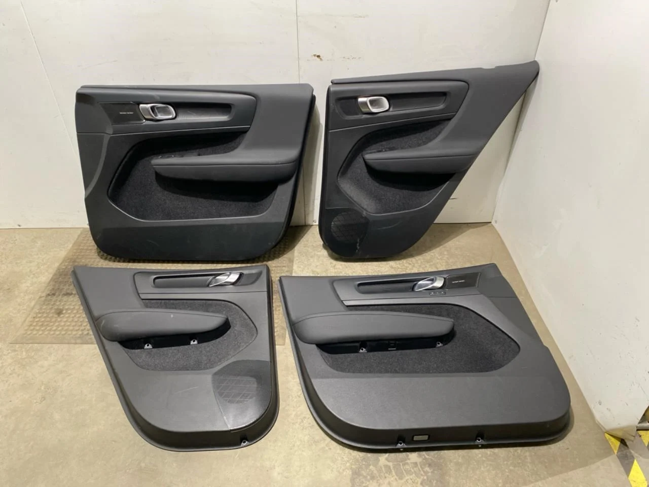 Seats, front and rear, complete view 2