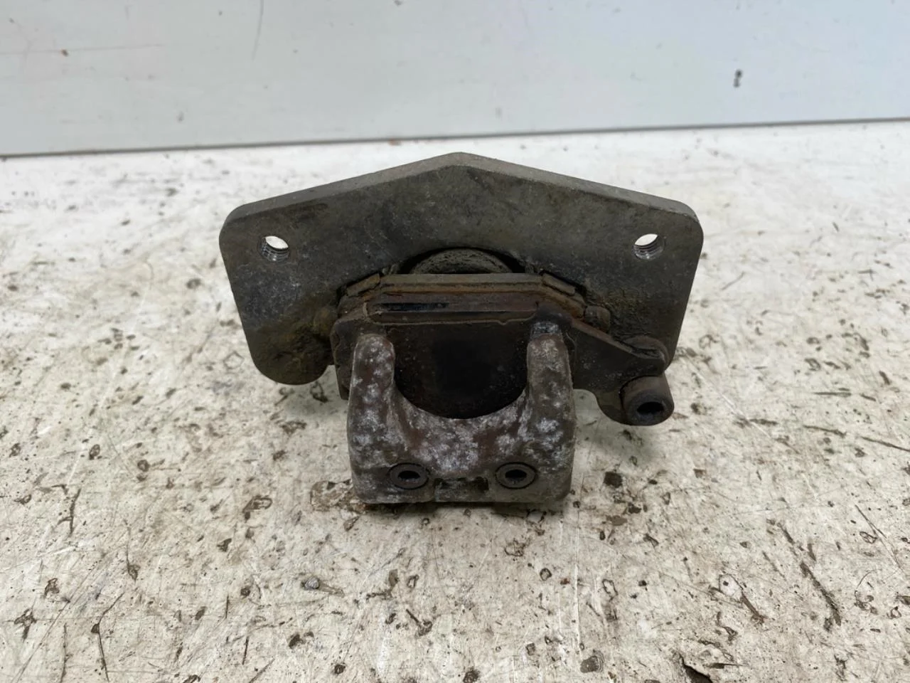 Renault TWIZY Front left brake caliper view 2