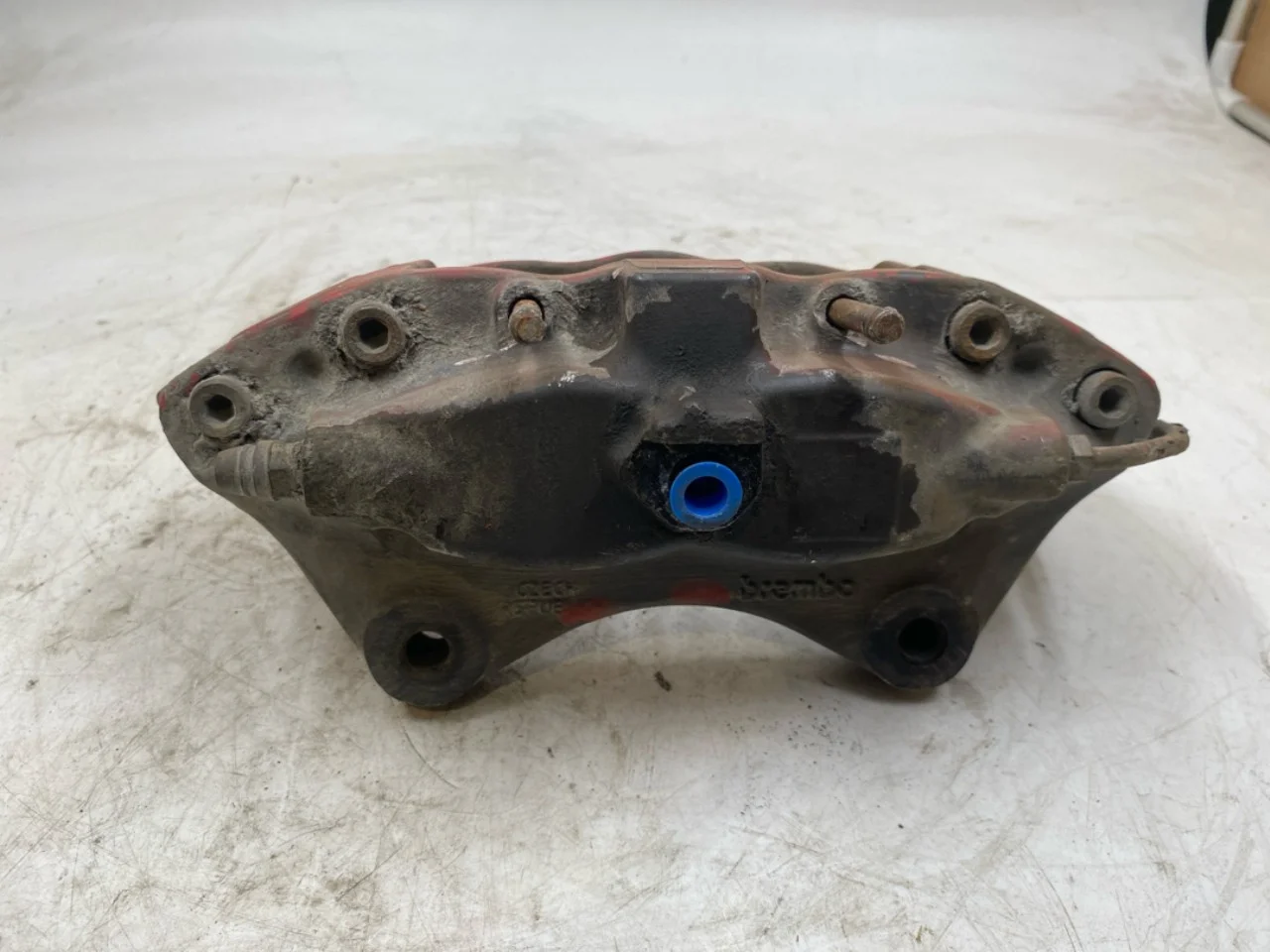 Tesla MODEL S 2013- Rear right brake caliper view 2