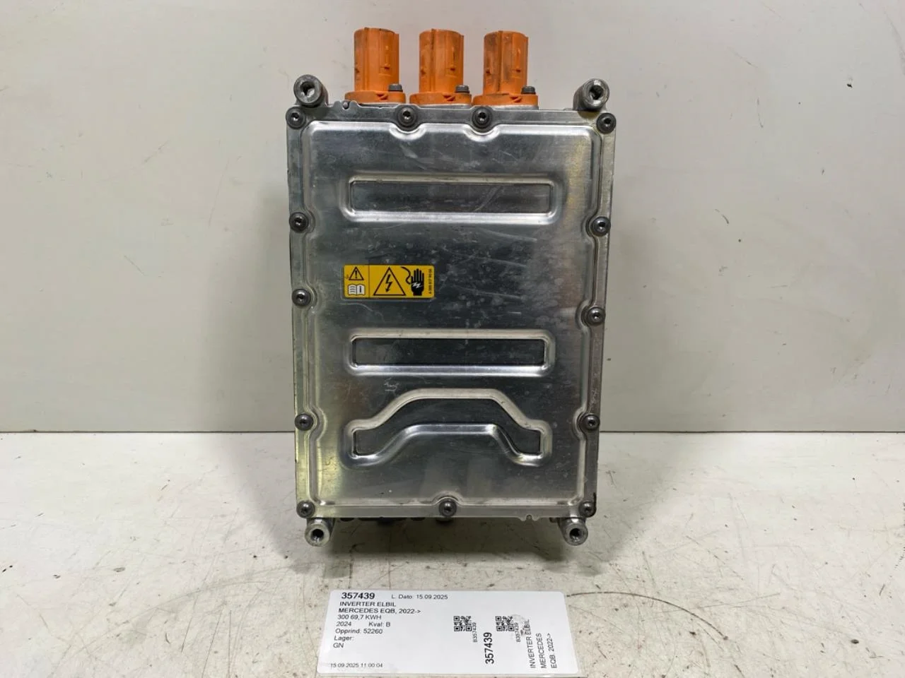 Mercedes EQB X243 2022- Invertor, 12-220V