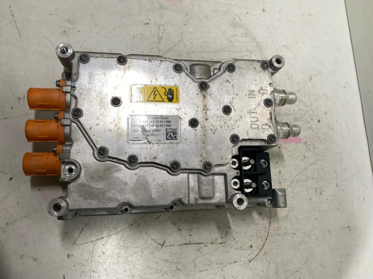 Mercedes EQB X243 2022- Invertor, 12-220V vedere 3