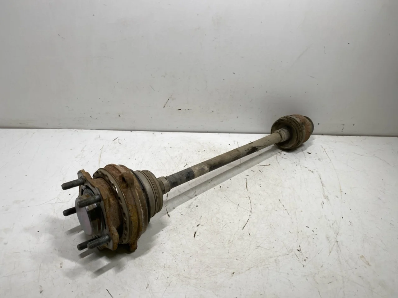 Hyundai IONIQ 5 NE 2022- Rear left driveshaft view 2
