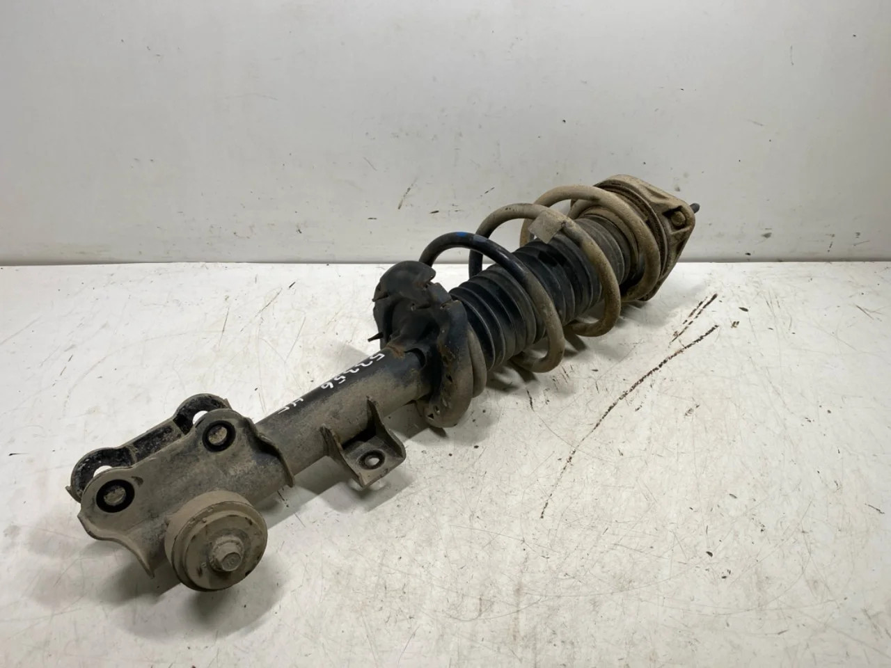 Hyundai IONIQ 5 NE 2022- Strut assembly, front right view 3