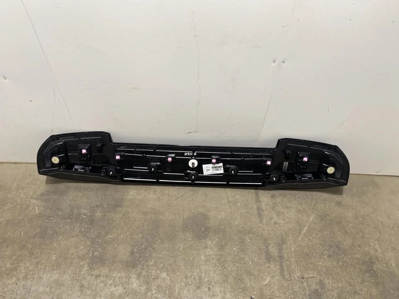 Rear spoiler view 3