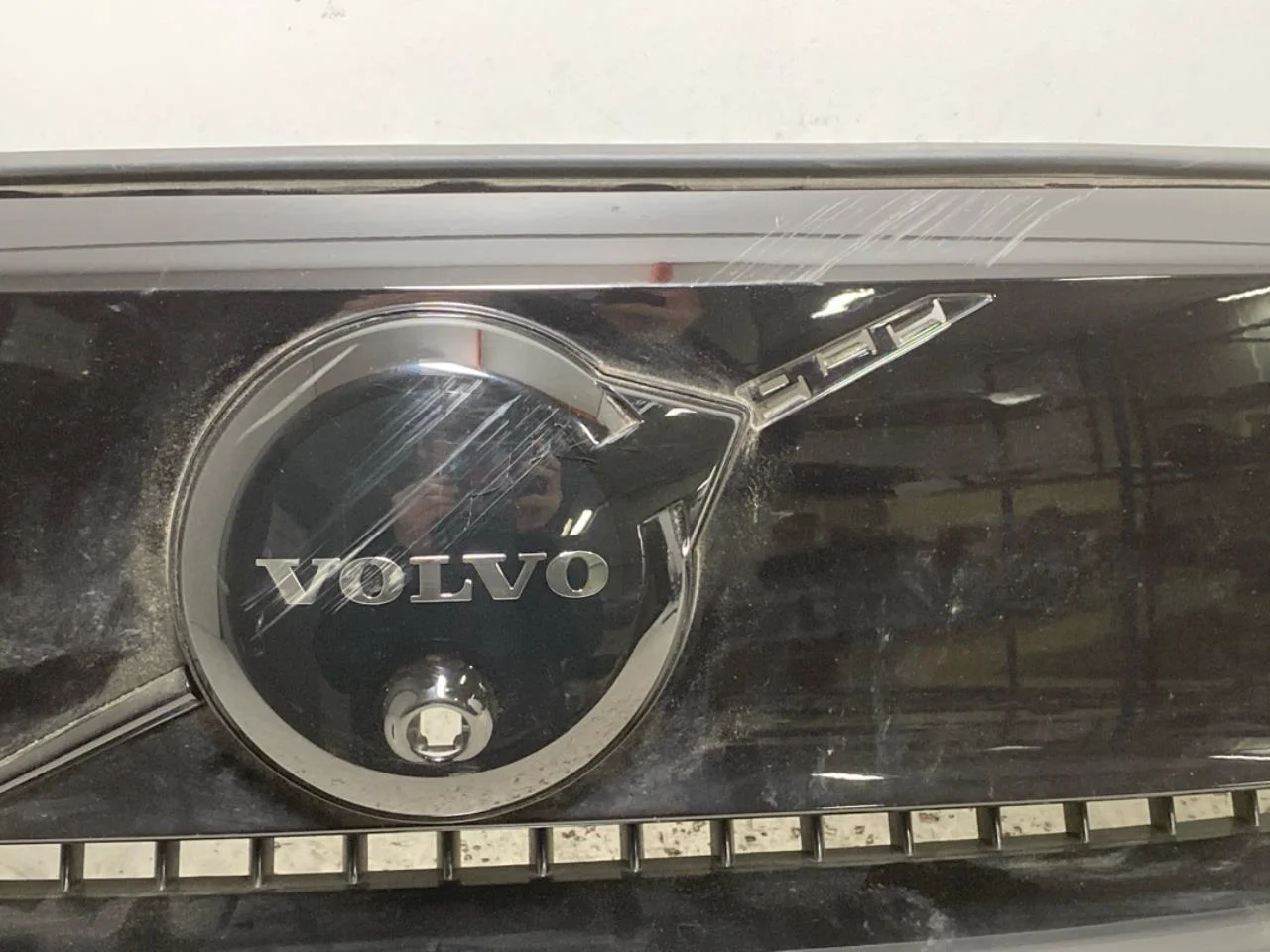 Grille, complete view 2