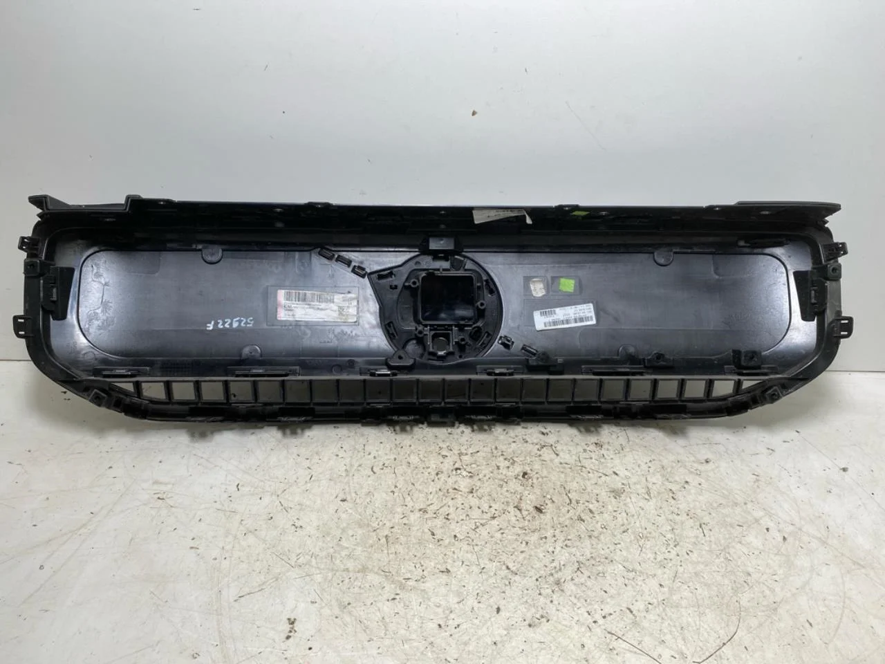 Grille, complete view 3