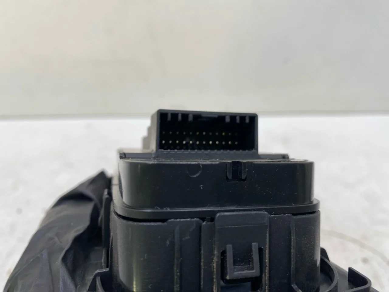 Mg MARVEL R 2022- Window regulator switch view 3