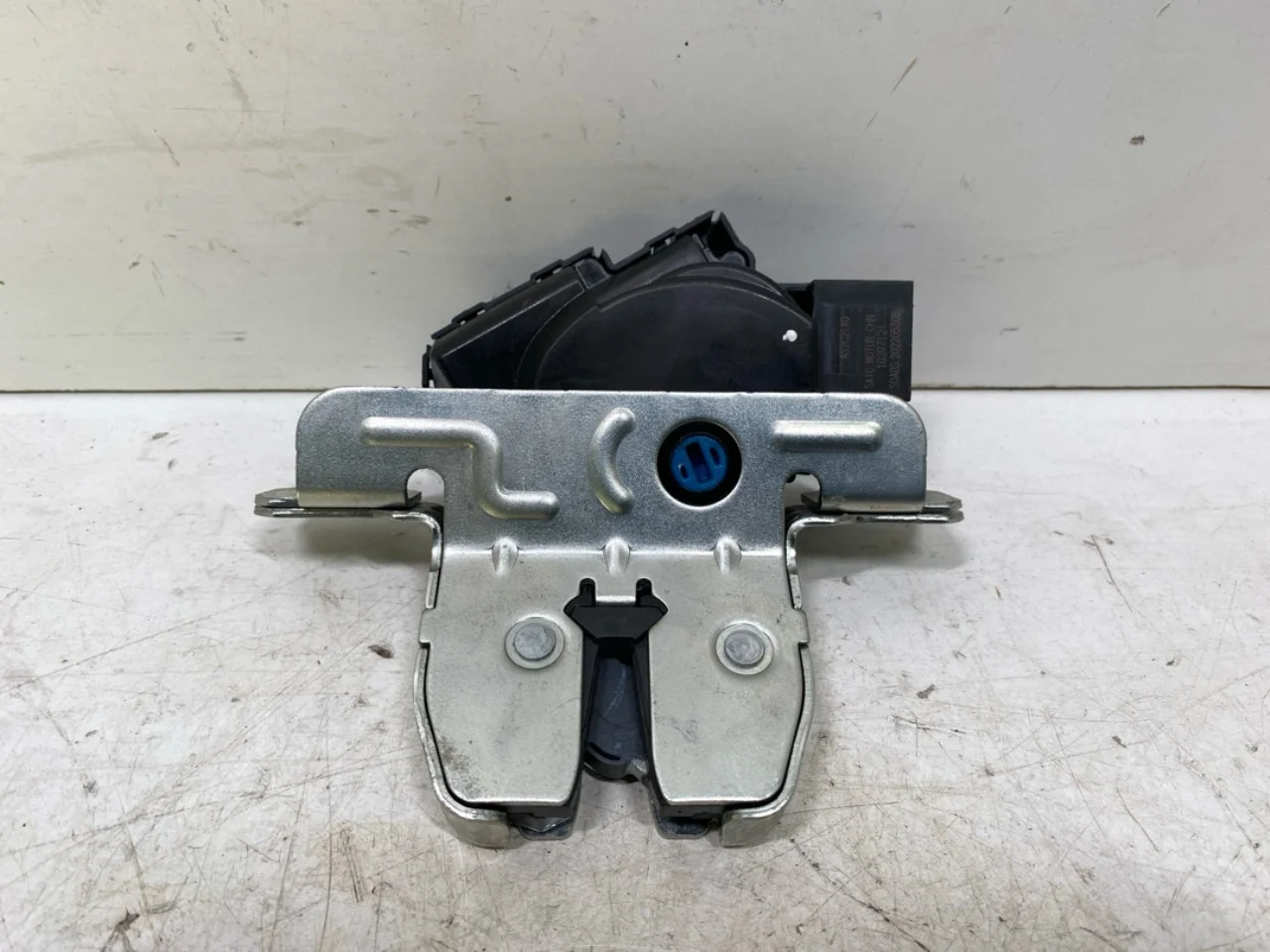 Mg MARVEL R 2022- Tailgate lock view 2