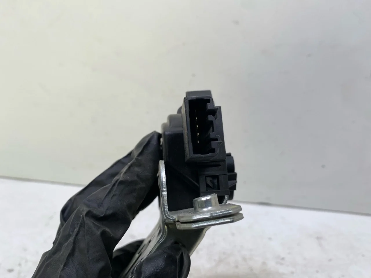 Mg MARVEL R 2022- Tailgate lock view 3