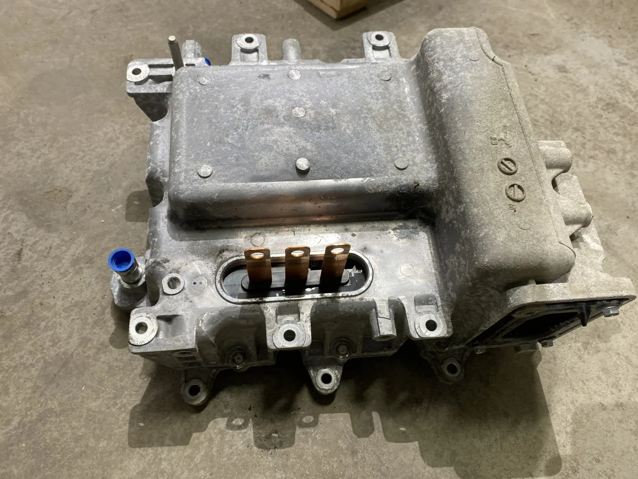 Nissan LEAF 2011-17 Inverter, 12-220V view 2