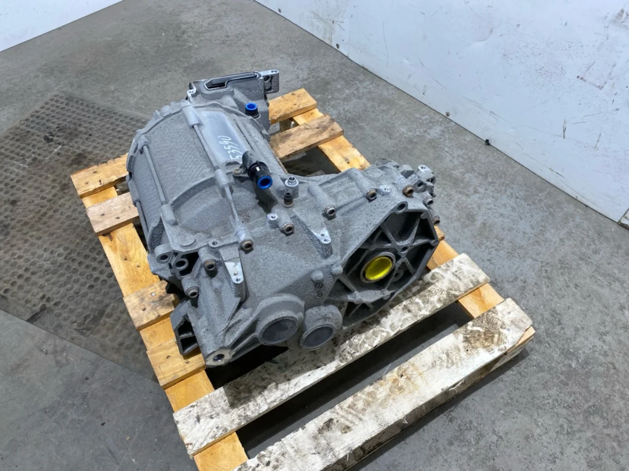 Volkswagen ID.3 2021- Rear electric motor view 3