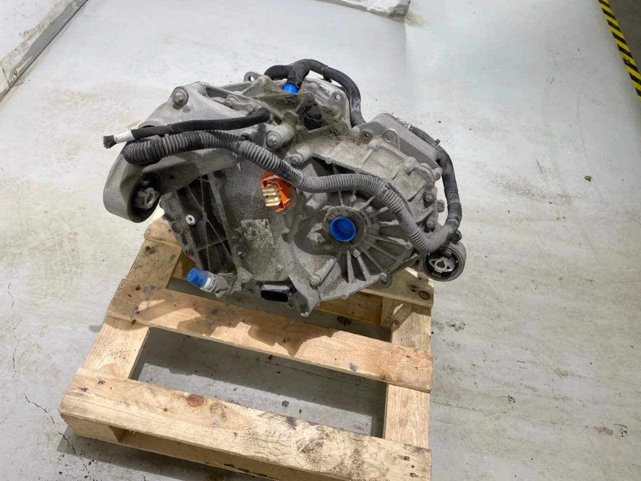Tesla MODEL 3 2017--> Elektromos motor, hátsó nézet 2