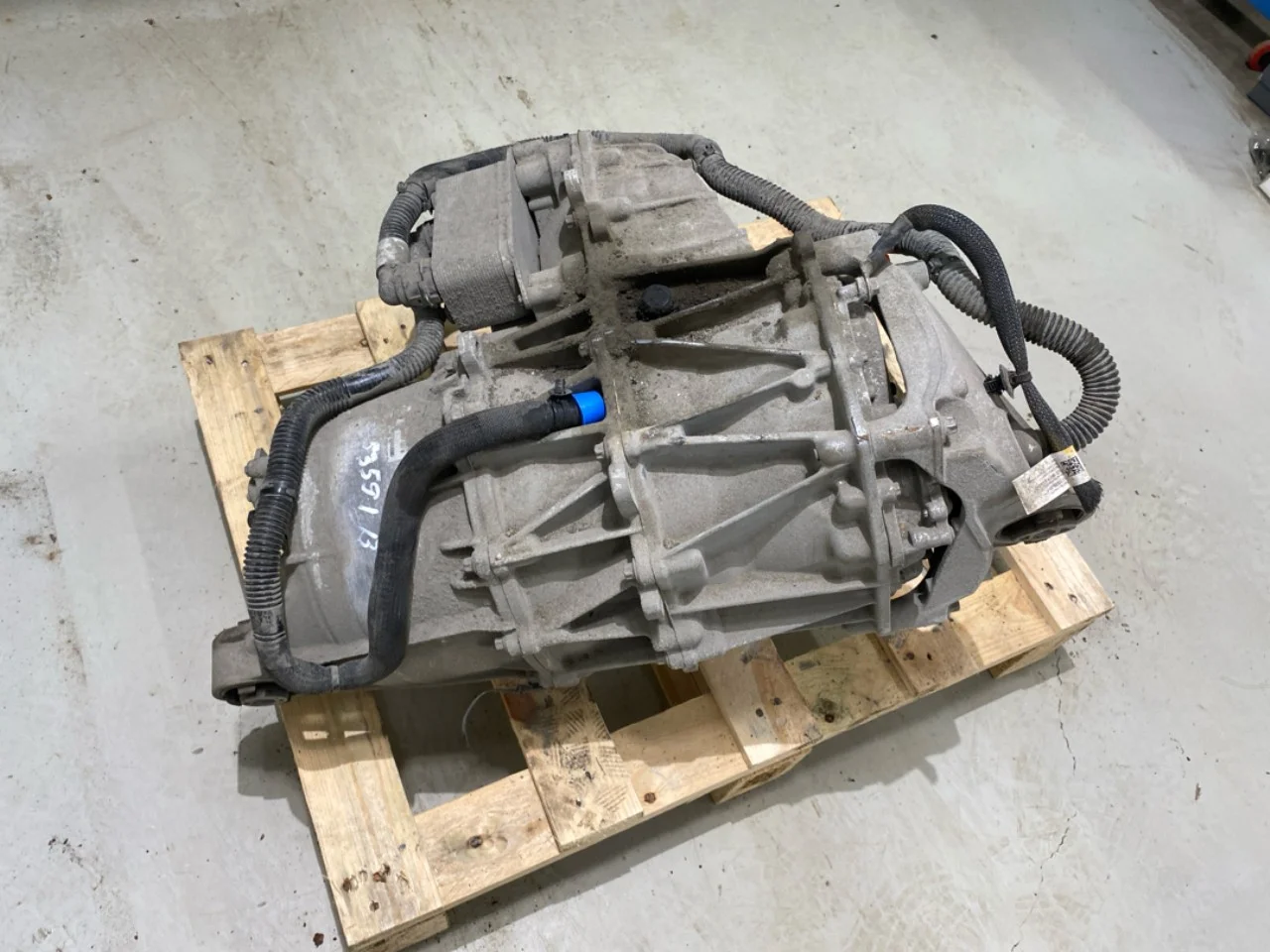 Tesla MODEL 3 2017--> Elektromos motor, hátsó nézet 4
