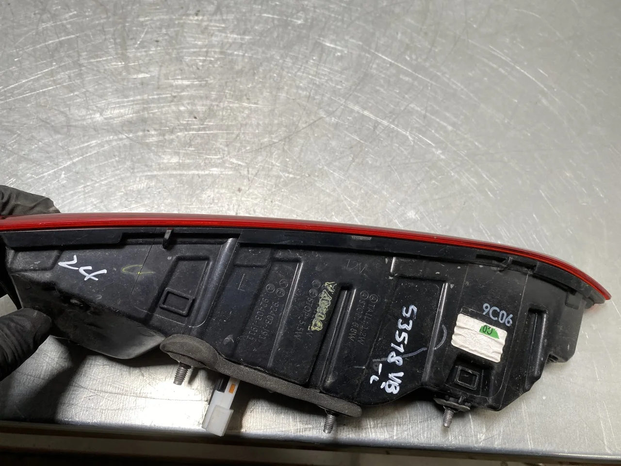 Hyundai KONA / ELECTRIC 2018-23 Lampă spate, stânga, pe hayon (interioară) vedere 4