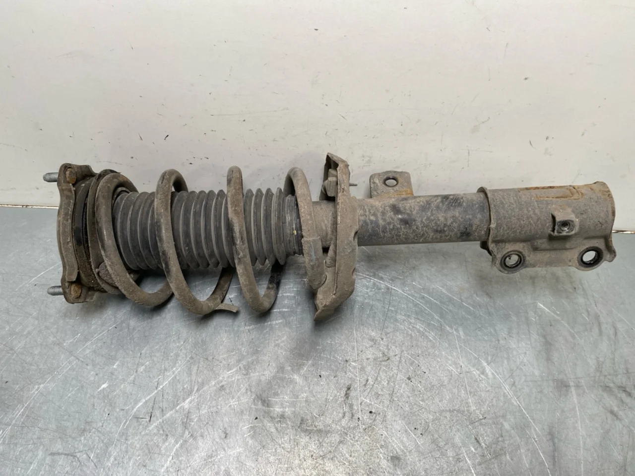 Hyundai KONA / ELECTRIC 2018-23 Strut assembly, front right view 2