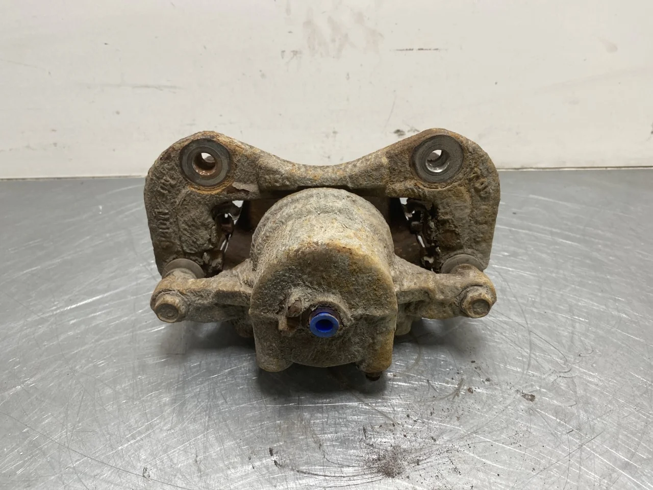 Kia SOUL 2009- Front left brake caliper view 2