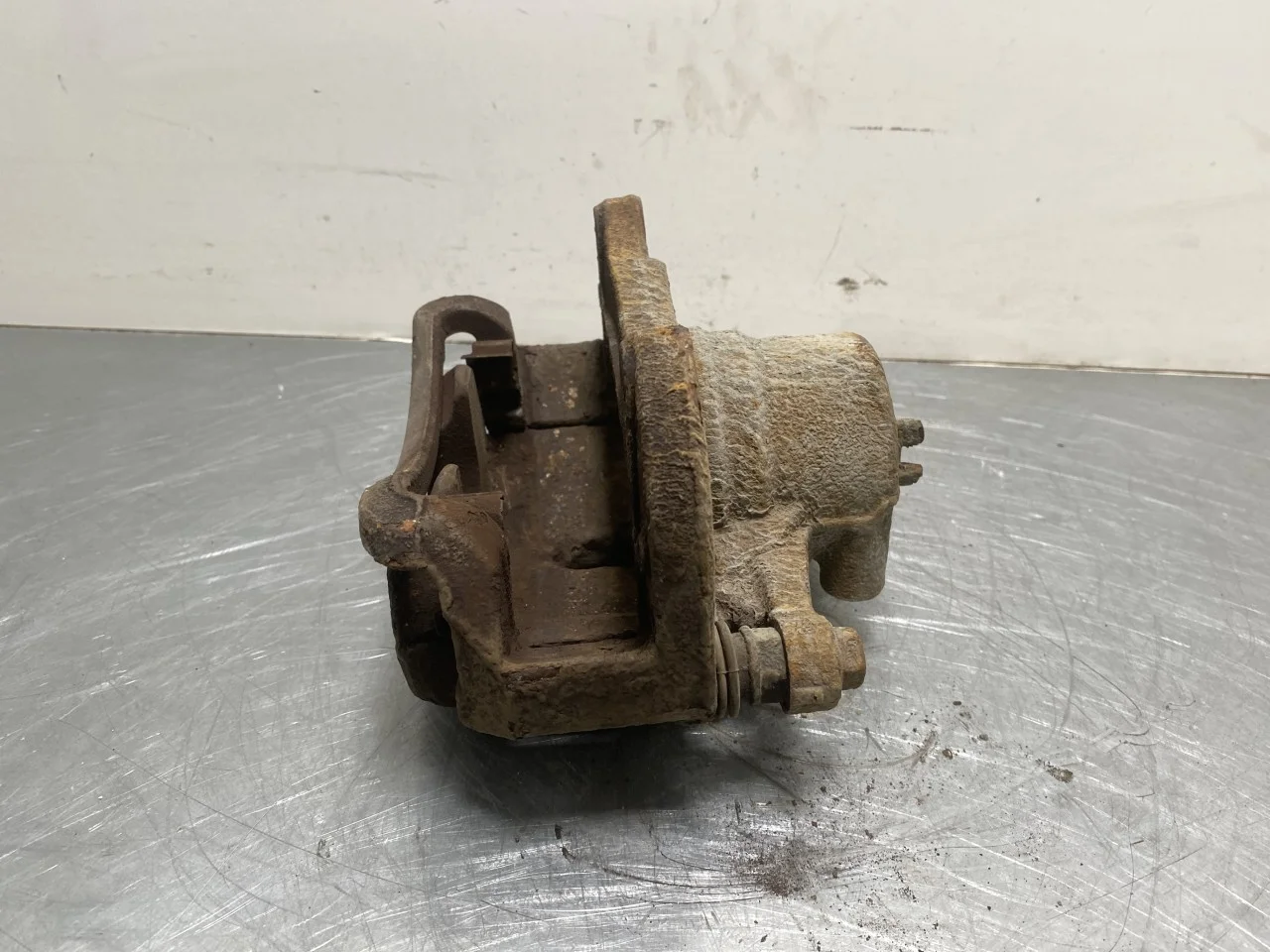 Kia SOUL 2009- Front left brake caliper view 3