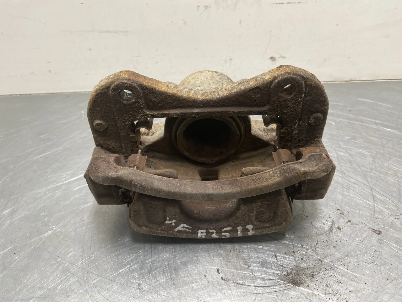 Kia SOUL 2009- Front left brake caliper view 4