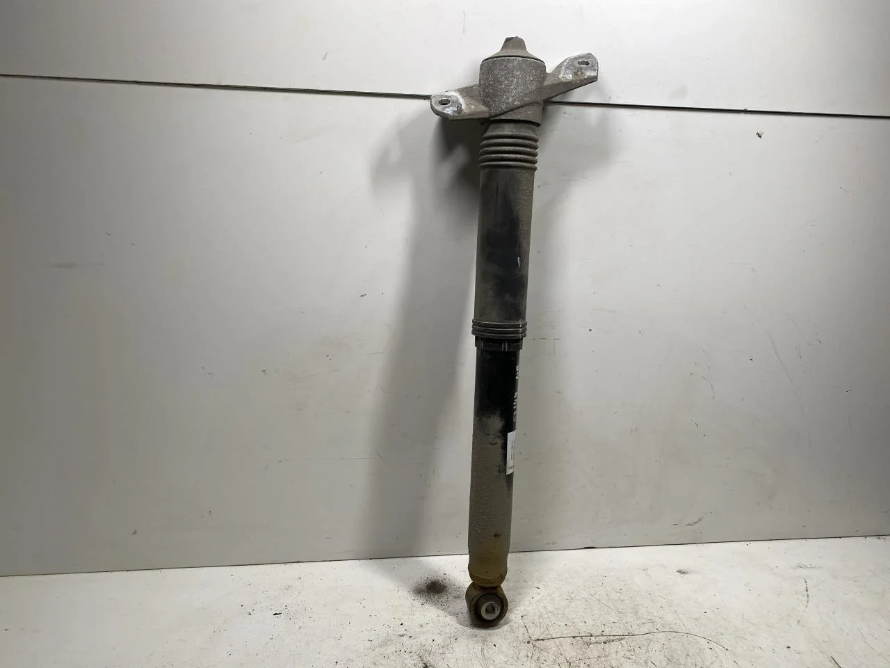 Polestar 2 2020- Shock absorber, rear