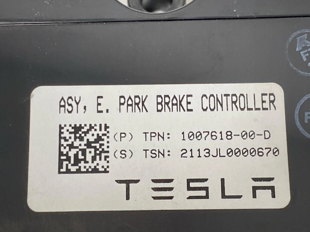 Tesla MODEL S 2013- Vezérlőegység, elektromos kézifék (EPB) nézet 3