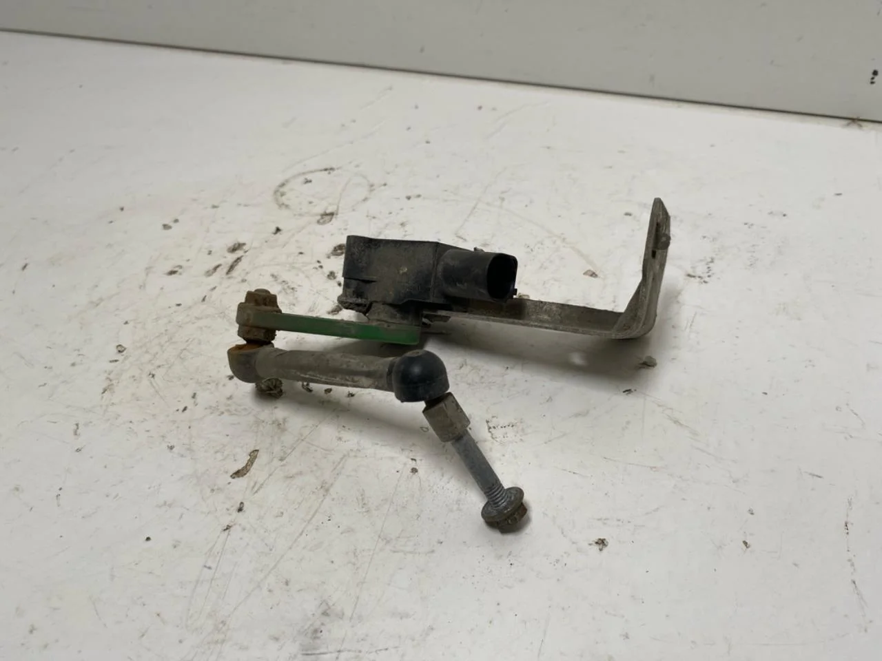 Tesla MODEL S 2013- Level control / air suspension sensor