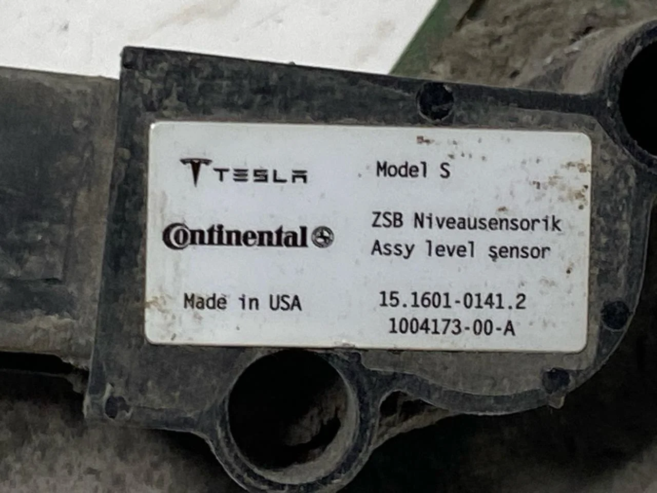 Tesla MODEL S 2013- Level control / air suspension sensor view 4