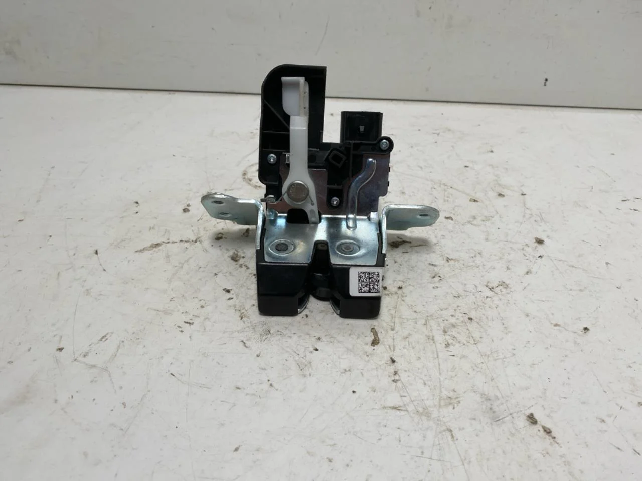Kia EV6 2022- Tailgate lock