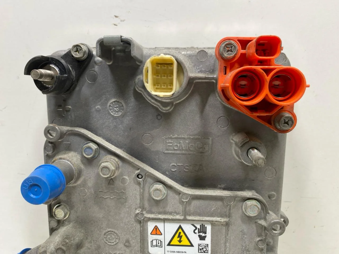 Ford FOCUS 2011-14 Feszültségátalakító, akkumulátor nézet 2