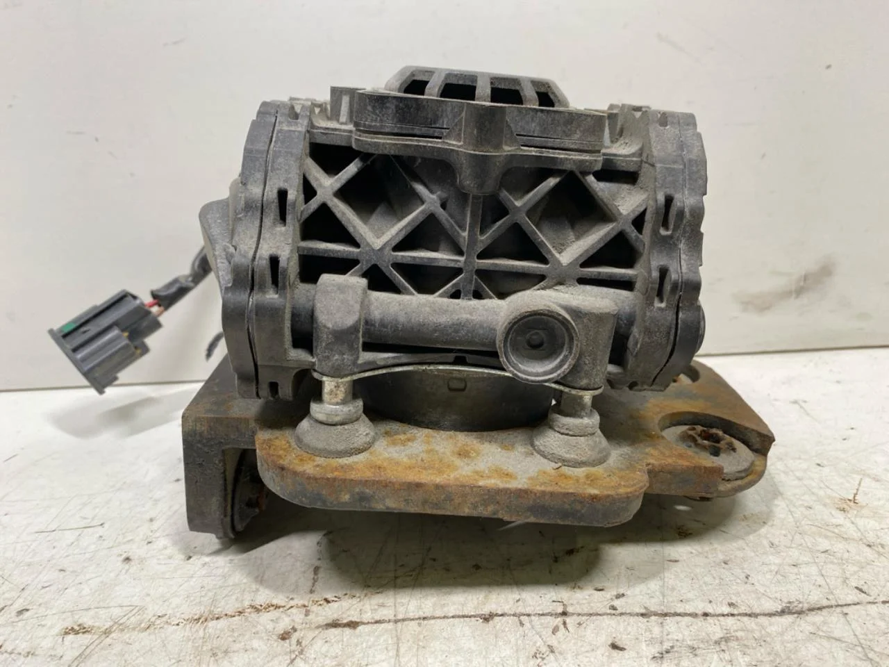 Ford FOCUS 2011-14 Pompă de vacuum vedere 3