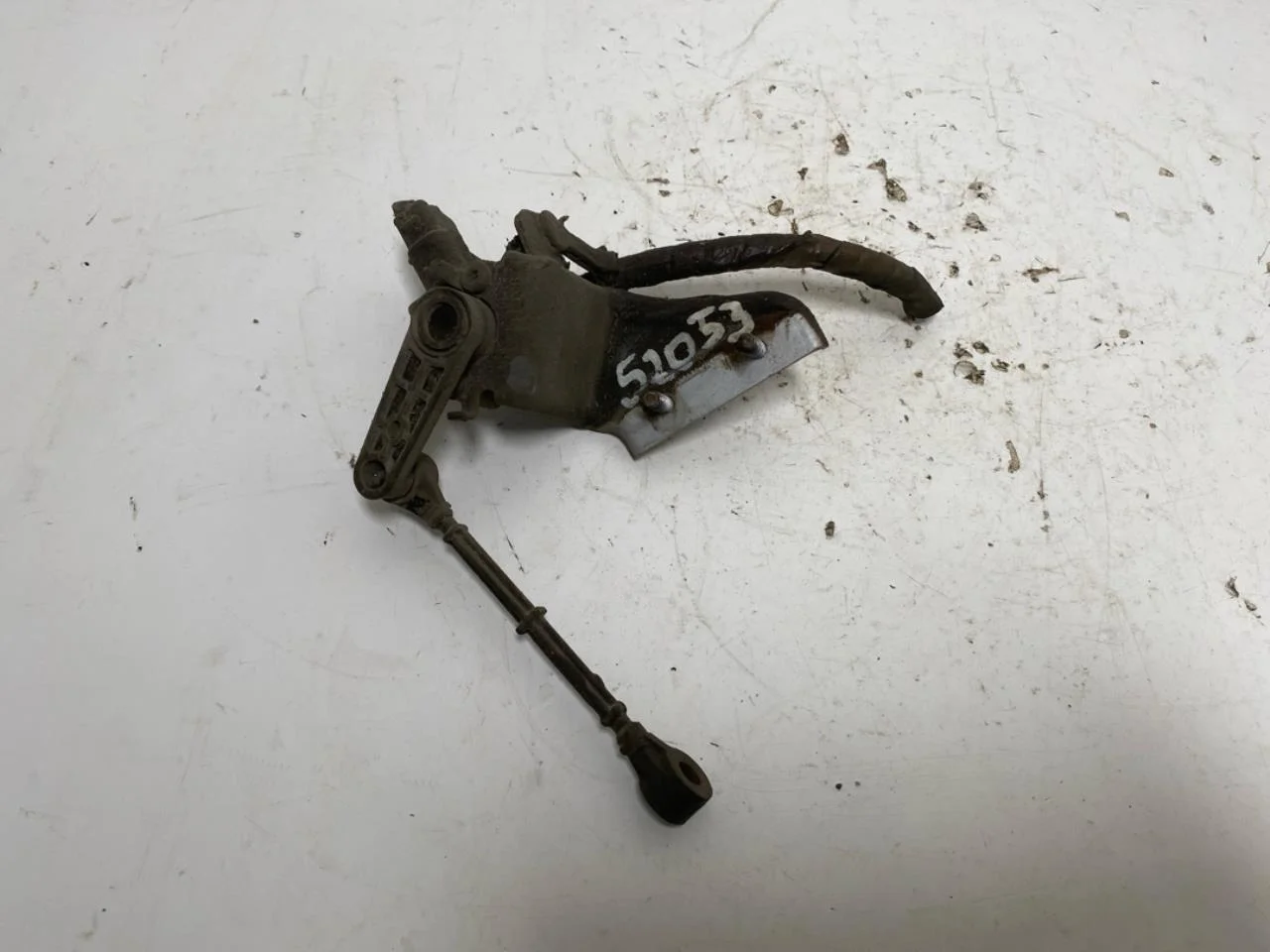 Ford MUSTANG MACH-E 2021- Level control / air suspension sensor view 2