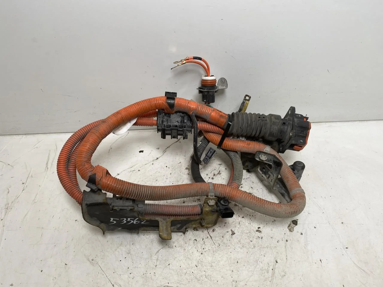 Nissan LEAF 2011-17 Charging port cover, electric / hybrid view 2