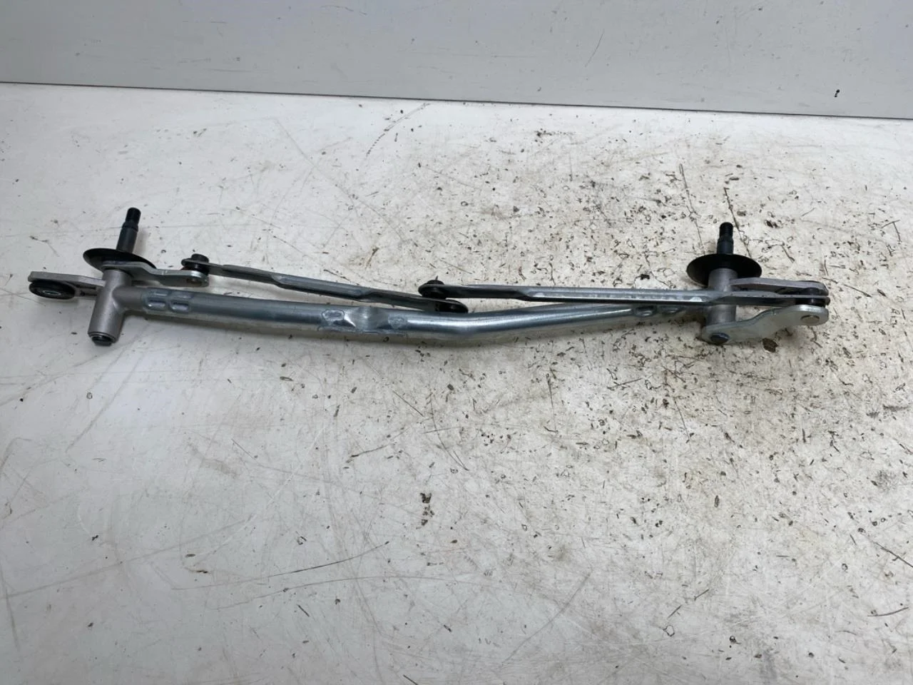 Hyundai IONIQ 5 NE 2022- Windshield wiper linkage view 2