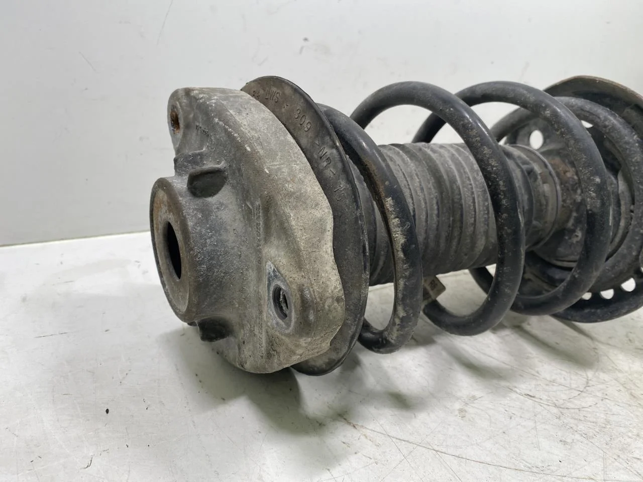 Mercedes B 180-200 W246/W242 2012-19 Rugóstag (gólyaláb), első, bal nézet 3